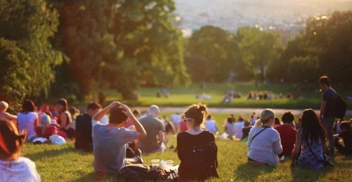 100 de citate ale comunității despre unitate și dare înapoi