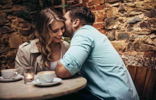 25 de intrebari fierbinti si intime pe care sa le pui unei fete