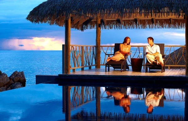 4 pasi pentru un weekend romantic cu o femeie