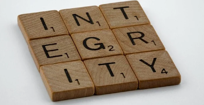 80 de citate de integritate care să te inspire să fii adevărat și onorabil
