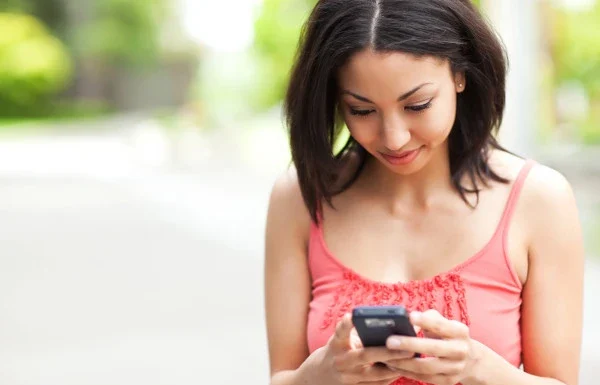 Cum sa agati o fata pe WhatsApp: 6 trucuri testate