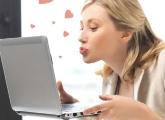 Dating pe Facebook: ce cauta femeile la un barbat pe care il intalnesc online