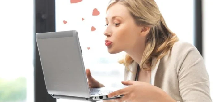 Dating pe Facebook: ce cauta femeile la un barbat pe care il intalnesc online