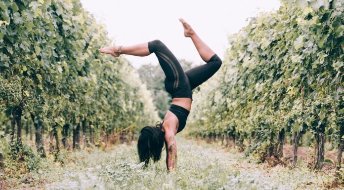 35 glume hilare despre yoga te vor face sa razi tare
