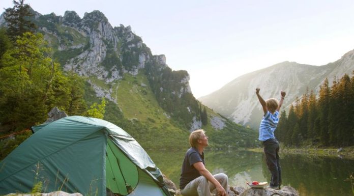 90 statusuri despre camping pentru Facebook si Instagram