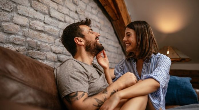 Intrebari pe care sa le pui iubitei tale – Romantice, Dragute, Profunde