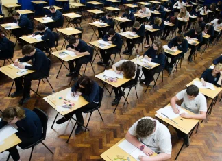 Top statusuri amuzante despre examene