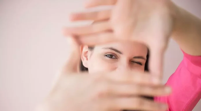 100 statusuri flirty pe Instagram pentru a o face sa roseasca