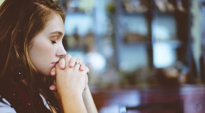 Depaseste durerea emotionala cu aceste 130 de fraze de tristete