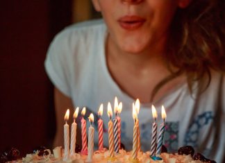 50 de mesaje pe care sa le scrieti intr-o felicitare de zi de nastere