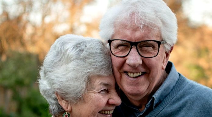 50 de mesaje formale si amuzante de pensionare fericita