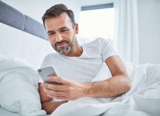 35 de mesaje text de seductie pentru a-ti surprinde partenerul