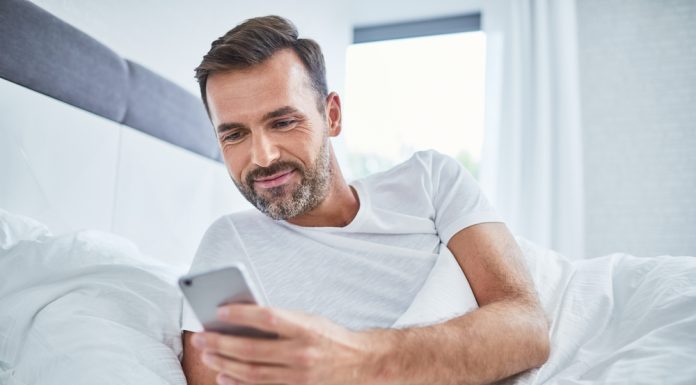 35 de mesaje text de seductie pentru a-ti surprinde partenerul