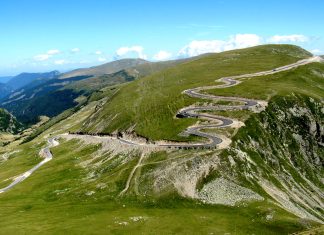 Transalpina este cel mai inalt drum asfaltat din Romania