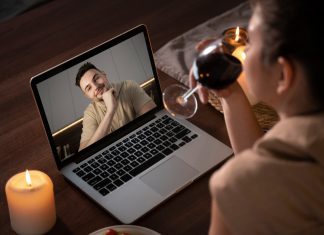 Unde poti intalni oameni noi daca te-ai saturat de aplicatiile de tip swipe