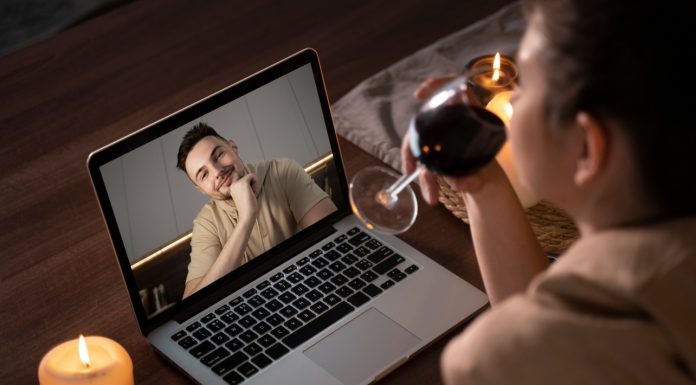 Unde poti intalni oameni noi daca te-ai saturat de aplicatiile de tip swipe