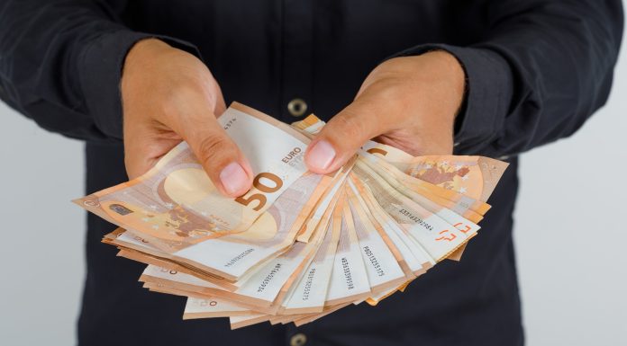 Citate și sfaturi despre bani: cum să rămâi echilibrat financiar chiar și în perioade grele